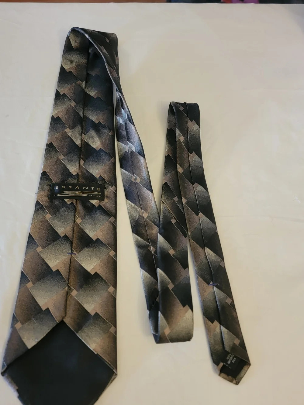 Essante Silk Geometric Gradient Tie in Black and Gray